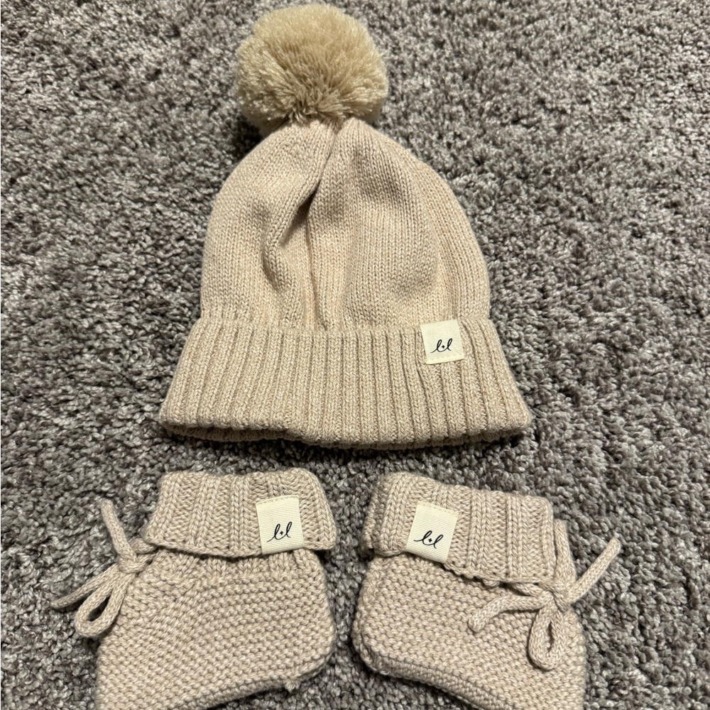 Luna + Luca Neutral Cream Knit Pom Beanie and Booties Set